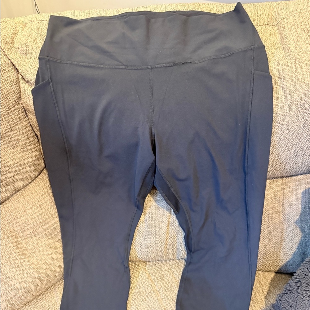 Lululemon align leggings with pockets 25”. Wore once didn’t fit. Size 18.